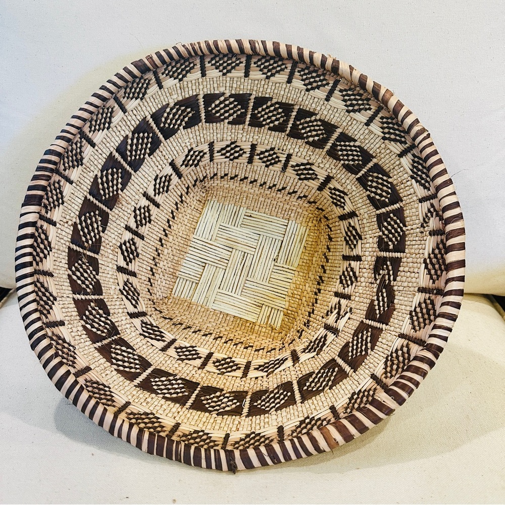 NEW Tonga Artisan Handmade Basket Bowl. Bought in Zambia, Africa